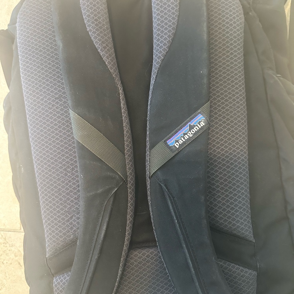 Patagonia Jalama 28L Men Black backpack travel pack daypack laptop padded straps - Picture 10 of 11